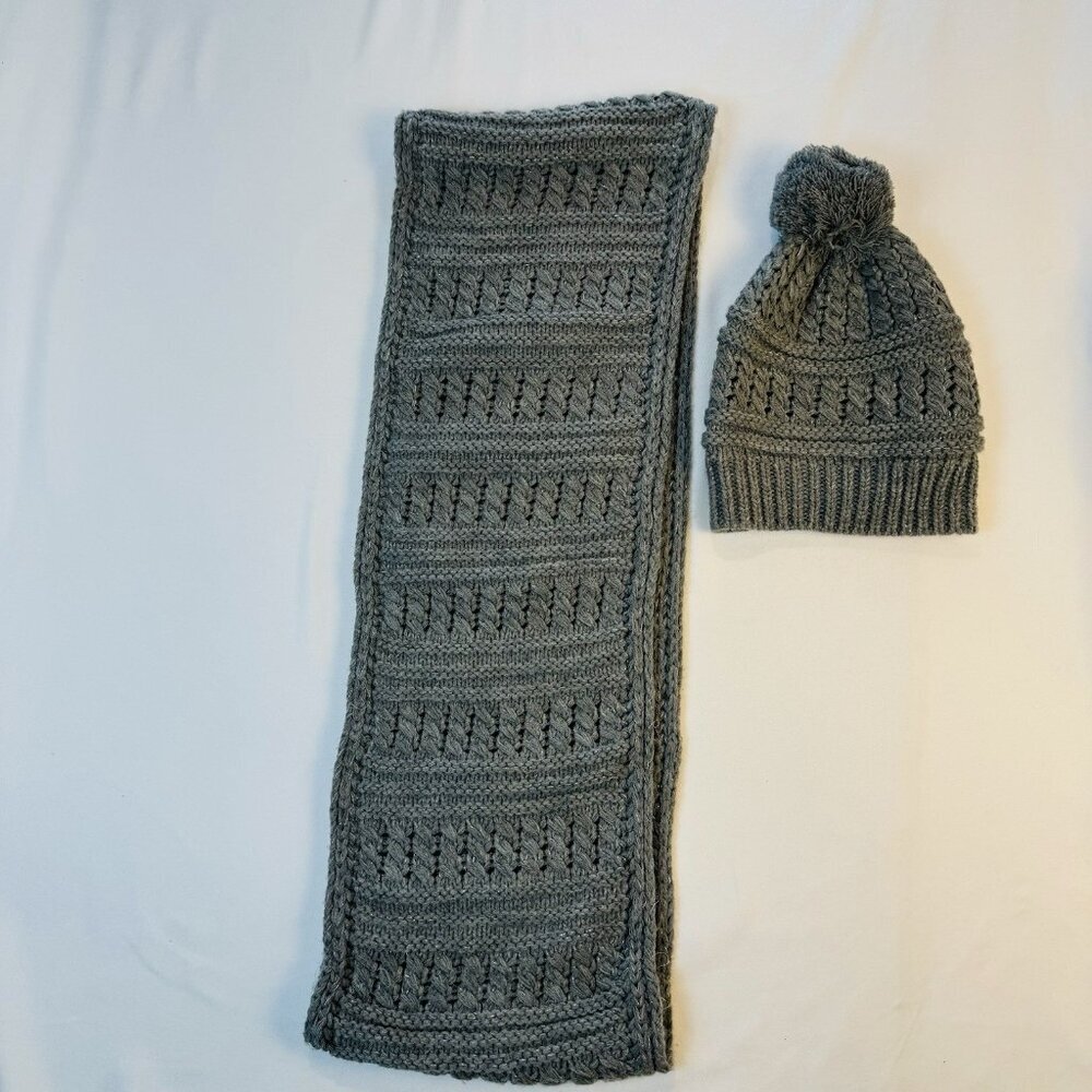 Beanie And Infinity Scarf Set Gray With Silver Tinsels‎